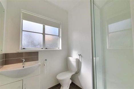 Photo of property in 2/44 Moore Street, Hillcrest, Auckland, 0627