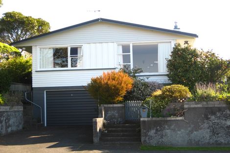 Photo of property in 12 Mayfair Place, Westown, New Plymouth, 4310