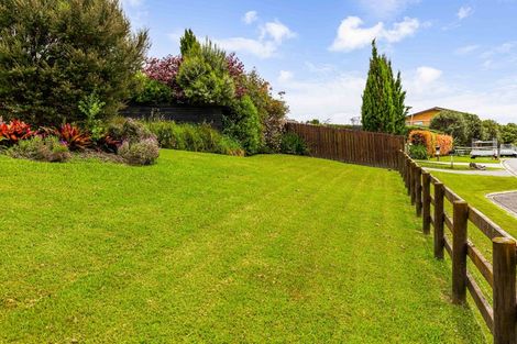 Photo of property in 1 Gavinike Place, Waimauku, 0812