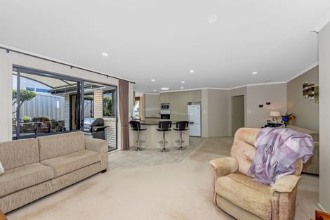 Photo of property in 66 Grovenor Drive, Orewa, 0931