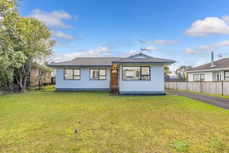 Photo of property in 27 Barbados Drive, Unsworth Heights, Auckland, 0632