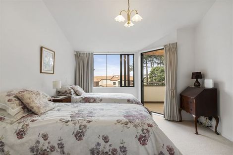 Photo of property in 2/8 Tobago Place, Sunnynook, Auckland, 0620