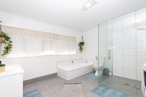 Photo of property in 29 Johnstone Drive, Fitzherbert, Palmerston North, 4410