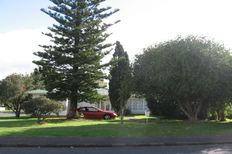 Photo of property in 5 River Road, Te Atatu Peninsula, Auckland, 0610