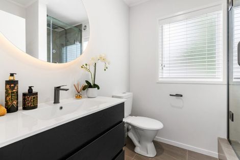 Photo of property in 1/2 Milford Park Place, Milford, Auckland, 0620