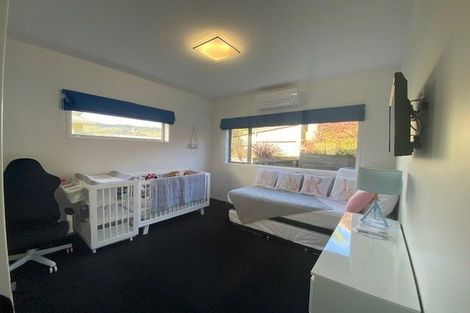 Photo of property in 5 Linacre Way, Tawa, Wellington, 5028