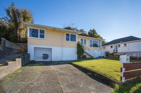 Photo of property in 141 Newlands Road, Newlands, Wellington, 6037