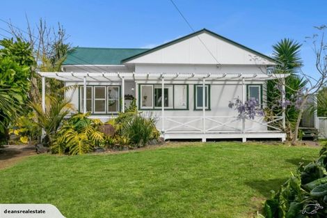 Photo of property in 82 Taikata Road, Te Atatu Peninsula, Auckland, 0610