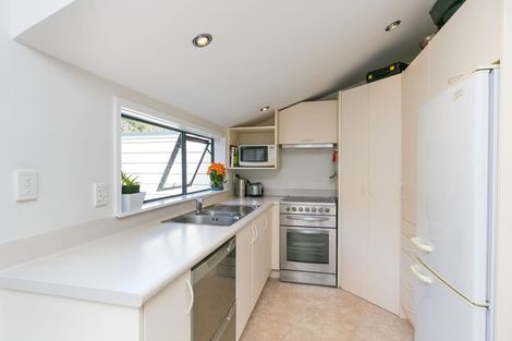 Photo of property in 28 Lawson Place, Mount Victoria, Wellington, 6011