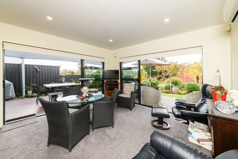 Photo of property in 4a Silkwood Place, Fitzherbert, Palmerston North, 4410