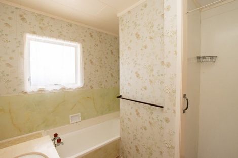 Photo of property in 11 Mcclean Place, Ngatea, 3503