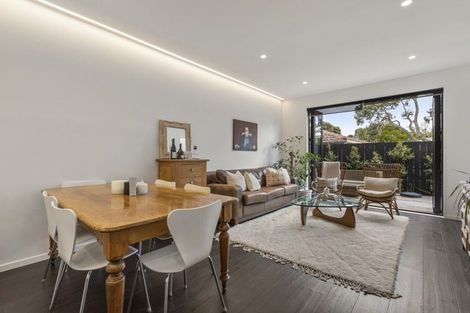 Photo of property in 18d St Michaels Avenue, Point Chevalier, Auckland, 1022