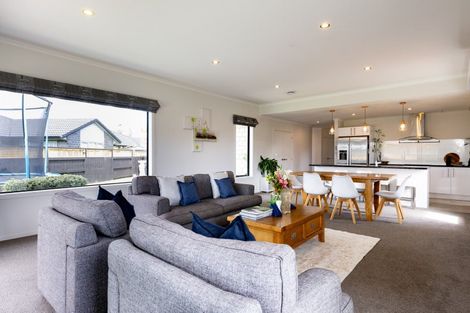 Photo of property in 35 Plescher Crescent, Leamington, Cambridge, 3432