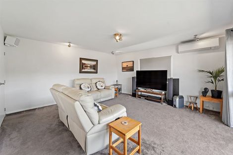 Photo of property in 8 Emlyn Place, Torbay, Auckland, 0630