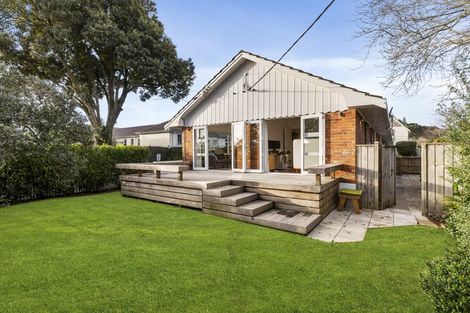 Photo of property in 1/126a Vauxhall Road, Narrow Neck, Auckland, 0624