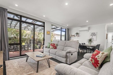 Photo of property in 54 Exeter Crescent, Takaro, Palmerston North, 4412