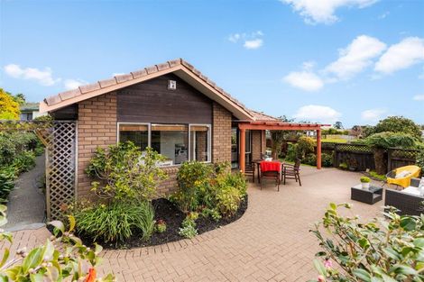 Photo of property in 14 West Fairway, Golflands, Auckland, 2013