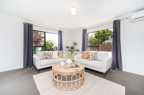 Photo of property in 60 Hillcrest Drive, Kelvin Grove, Palmerston North, 4414