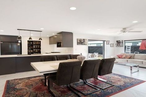 Photo of property in 98 Santa Monica Drive, Papamoa Beach, Papamoa, 3118