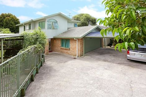 Photo of property in 28a Felgrove Street, Glendene, Auckland, 0602
