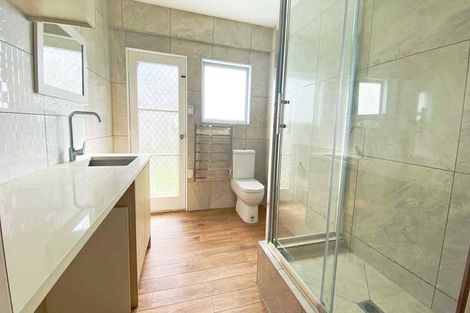 Photo of property in 1/17 Hyde Road, Rothesay Bay, Auckland, 0630