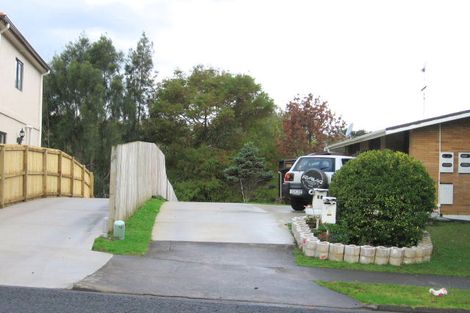 Photo of property in 1/3 Kyeemagh Street, Botany Downs, Auckland, 2010