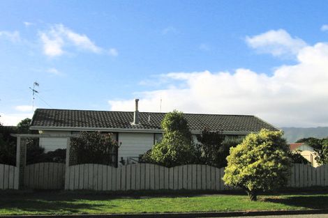 Photo of property in 1 Whitmore Grove, Waikanae Beach, Waikanae, 5036