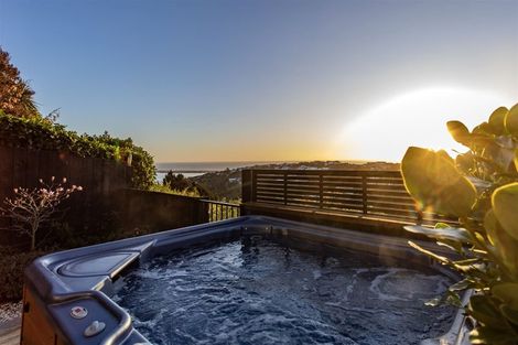 Photo of property in 17 Drayton Drive, Mount Pleasant, Christchurch, 8081