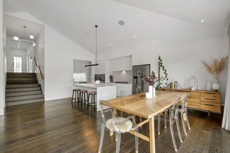 Photo of property in 10 Le Roy Terrace, Birkenhead, Auckland, 0626