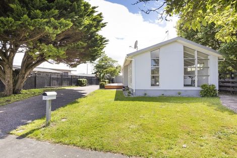 Photo of property in 3 Escort Grove, Awapuni, Palmerston North, 4412