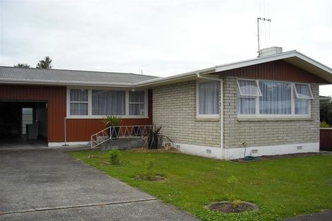 Photo of property in 44 Karaka Crescent, Levin, 5510