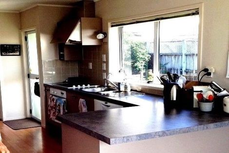 Photo of property in 8 Majesty Place, Half Moon Bay, Auckland, 2012