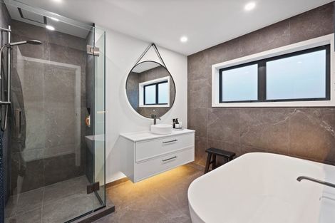 Photo of property in 2 Somerville Road, Shelly Park, Auckland, 2014