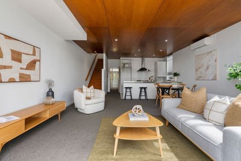 Photo of property in 12/3 Severn Street, Island Bay, Wellington, 6023