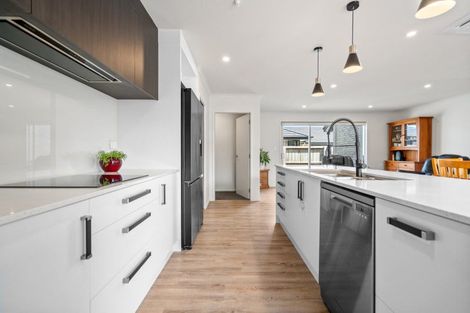 Photo of property in 67 Kaurinui Crescent, One Tree Point, 0118