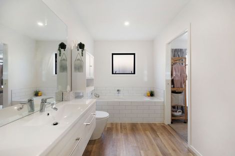 Photo of property in 13 Leicester Street, Jacks Point, 9371