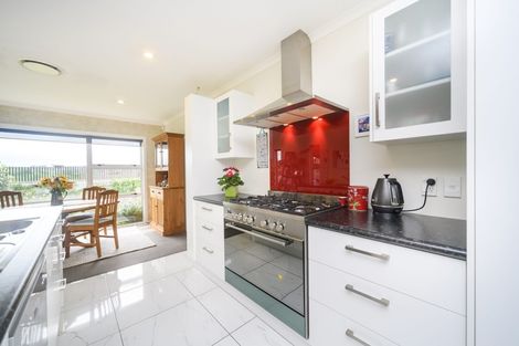 Photo of property in 20 Lorenzo Place, Kelvin Grove, Palmerston North, 4414