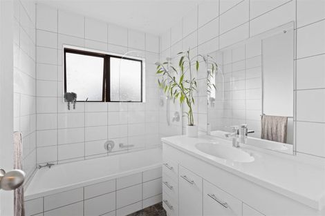 Photo of property in 2/36 Greendale Spur, Glenfield, Auckland, 0629