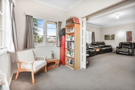 Photo of property in 15 Knighton Road, Hillcrest, Hamilton, 3216