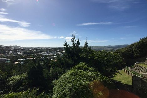 Photo of property in 52a Brooker Grove, Newlands, Wellington, 6037