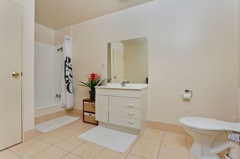 Photo of property in 4/31 Fields Parade, Oteha, Auckland, 0632