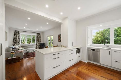 Photo of property in 16 Albemarle Road, Northland, Wellington, 6012