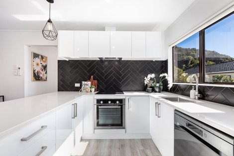 Photo of property in 58 Albatross Close, Whitby, Porirua, 5024