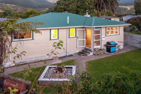 Photo of property in 4 Brazier Grove, Paraparaumu, 5032
