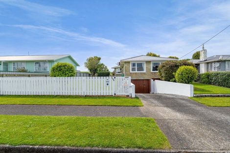 Photo of property in 100 Stanners Street, Eltham, 4322