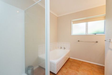 Photo of property in 8 Rosebank Avenue, Kelvin Grove, Palmerston North, 4414