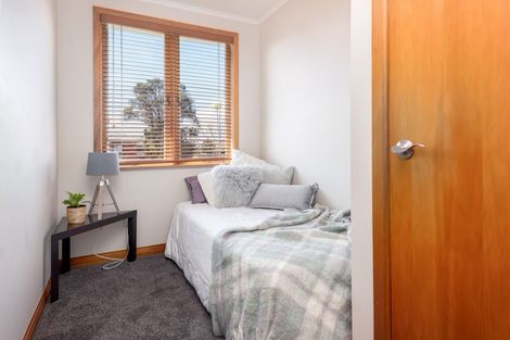 Photo of property in 11 Bradbury Road, Botany Downs, Auckland, 2010