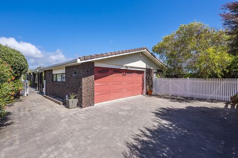 Photo of property in 14 Hastings Street, Waikanae Beach, Waikanae, 5036