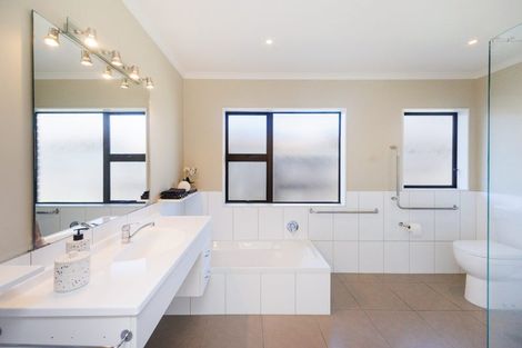 Photo of property in 44 Chippendale Crescent, Highbury, Palmerston North, 4412