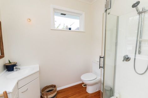 Photo of property in 33 Pinehaven Road, Pinehaven, Upper Hutt, 5019
